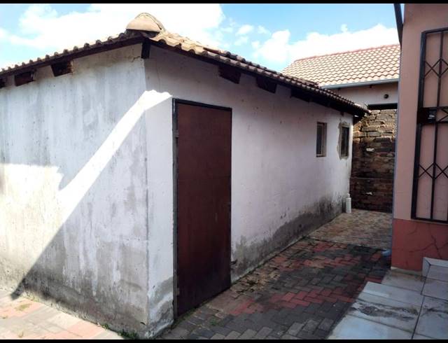 2 BEDROOM PROPERTY TO RENT IN FLEURHOF